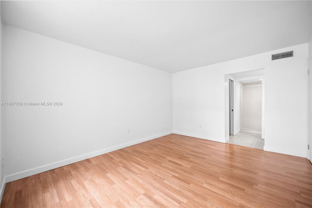 For Rent: $2,500 (2 beds, 2 baths, 927 Square Feet)