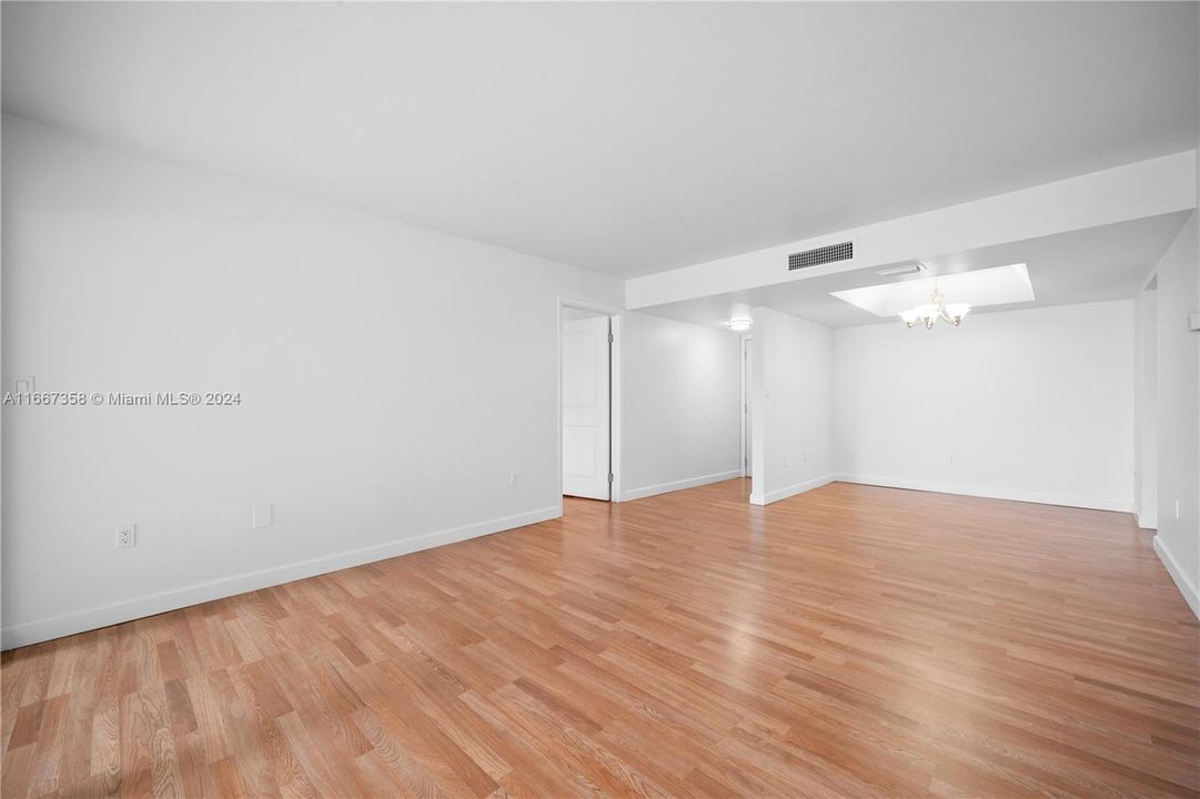 For Rent: $2,500 (2 beds, 2 baths, 927 Square Feet)