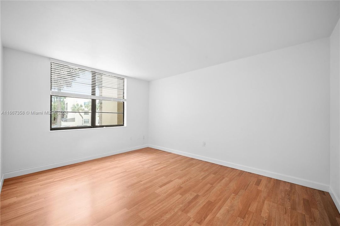 For Rent: $2,500 (2 beds, 2 baths, 927 Square Feet)