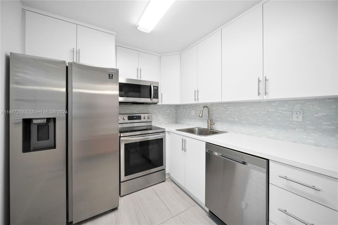 For Rent: $2,500 (2 beds, 2 baths, 927 Square Feet)