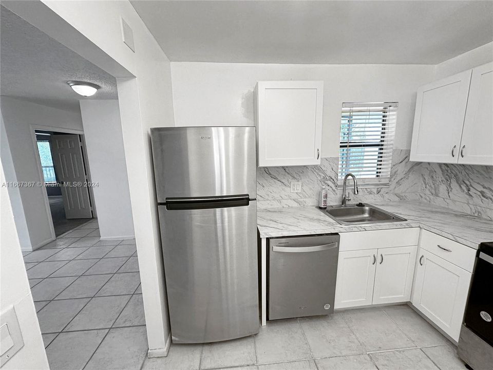 For Rent: $2,700 (3 beds, 2 baths, 1093 Square Feet)