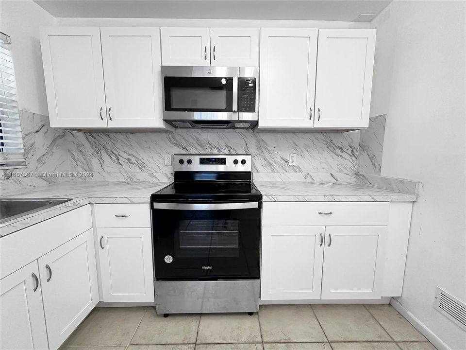 For Rent: $2,700 (3 beds, 2 baths, 1093 Square Feet)