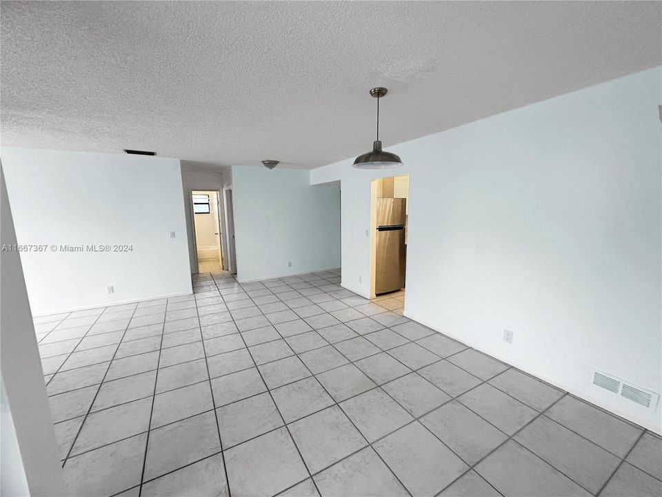 For Rent: $2,700 (3 beds, 2 baths, 1093 Square Feet)