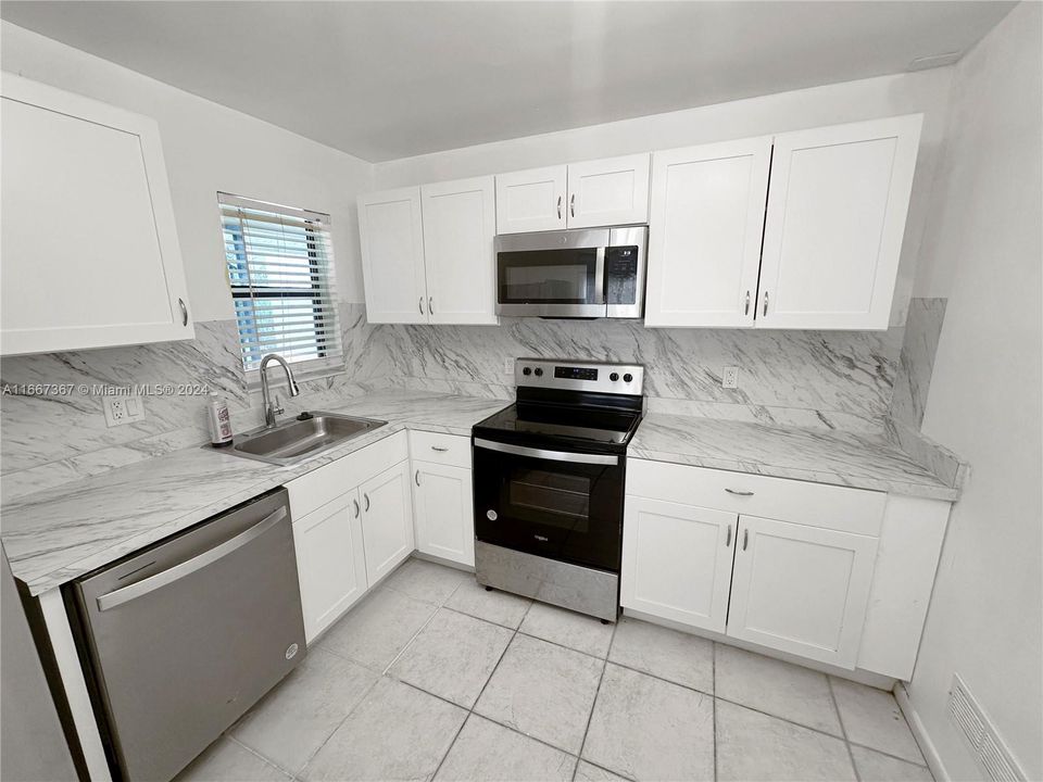 For Rent: $2,700 (3 beds, 2 baths, 1093 Square Feet)