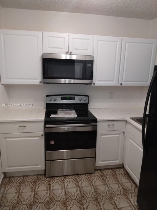 For Sale: $173,500 (1 beds, 1 baths, 690 Square Feet)