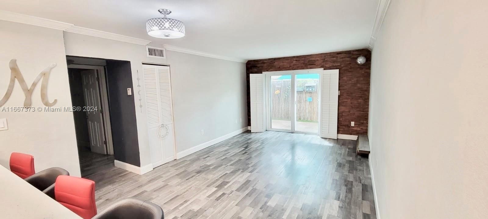 For Sale: $299,900 (2 beds, 2 baths, 855 Square Feet)