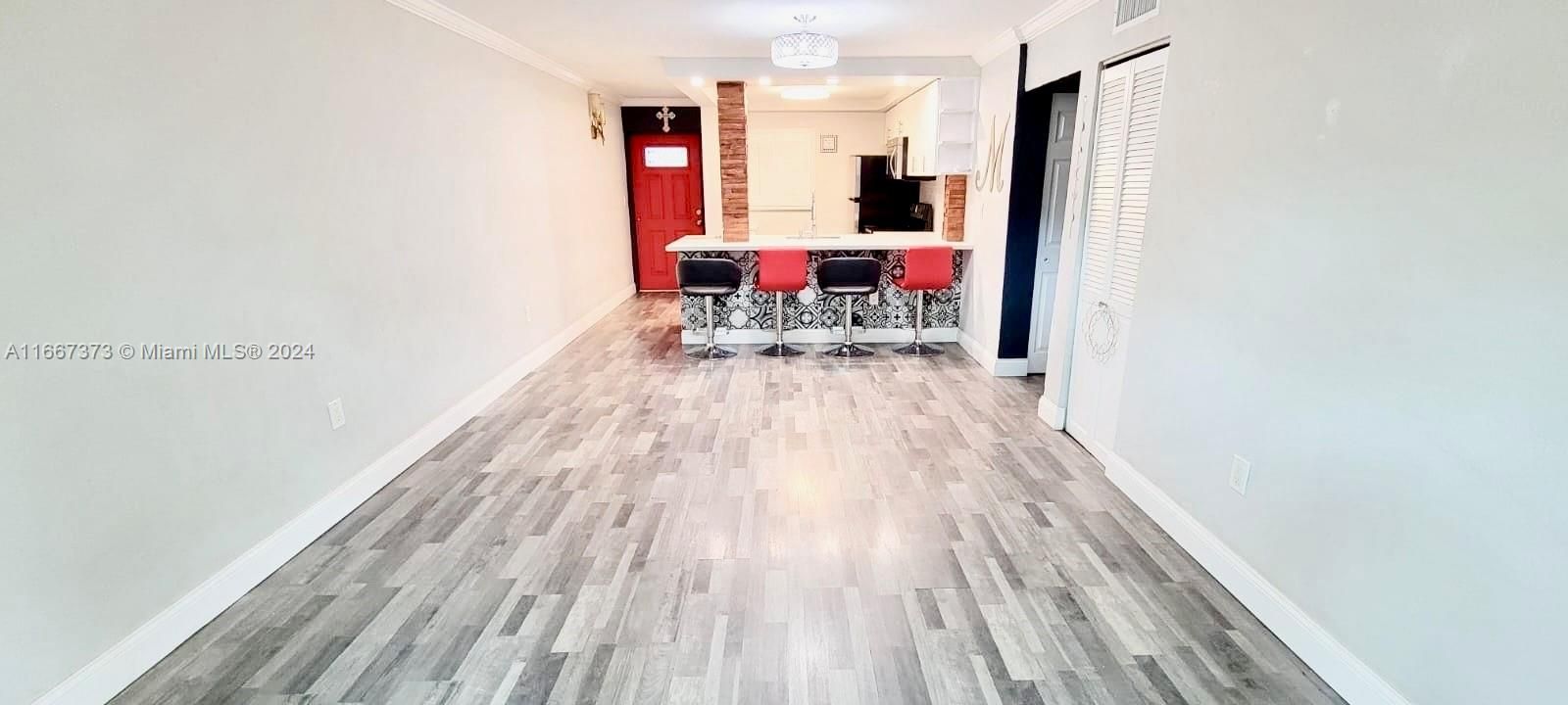 En Venta: $299,900 (2 camas, 2 baños, 855 Pies cuadrados)