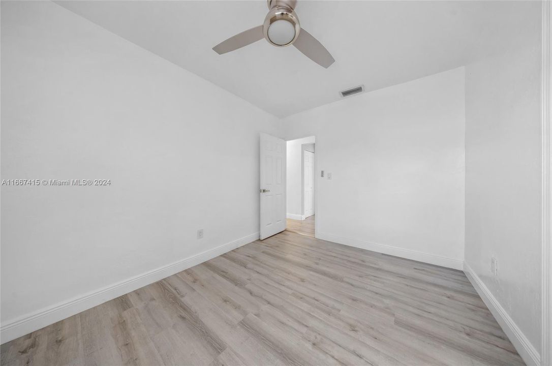 For Sale: $650,000 (3 beds, 1 baths, 1036 Square Feet)