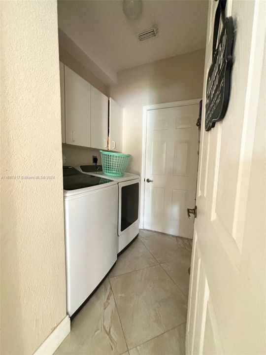 For Rent: $4,550 (4 beds, 2 baths, 2556 Square Feet)