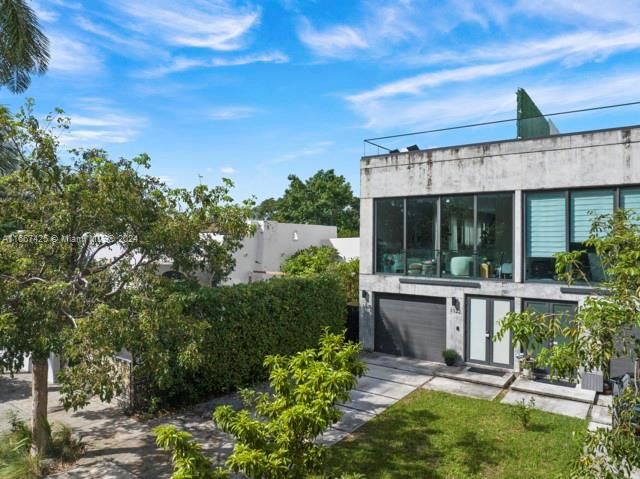 For Sale: $1,950,000 (4 beds, 4 baths, 3040 Square Feet)