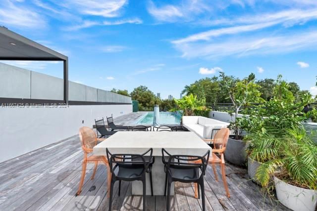 For Sale: $1,950,000 (4 beds, 4 baths, 3040 Square Feet)