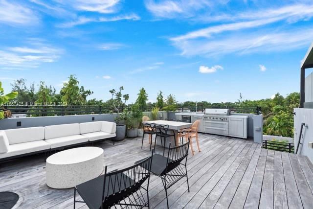 For Sale: $1,950,000 (4 beds, 4 baths, 3040 Square Feet)