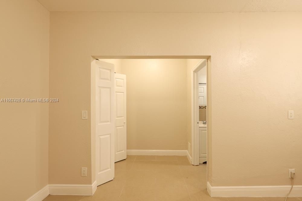 For Sale: $163,495 (1 beds, 1 baths, 465 Square Feet)