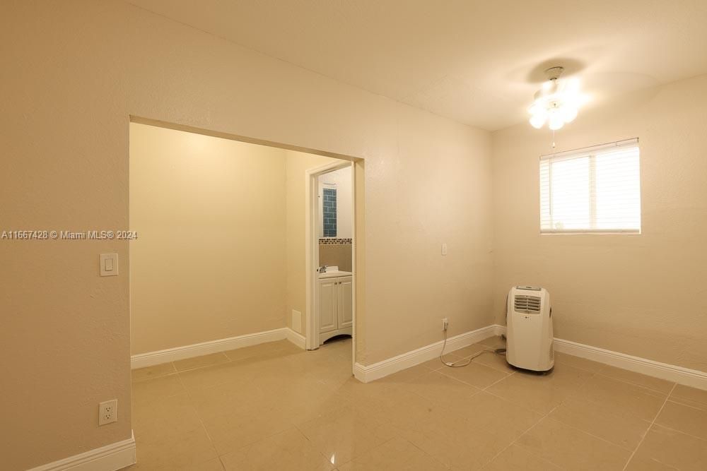 For Sale: $163,495 (1 beds, 1 baths, 465 Square Feet)