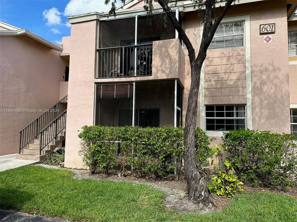 For Rent: $2,000 (2 beds, 2 baths, 807 Square Feet)