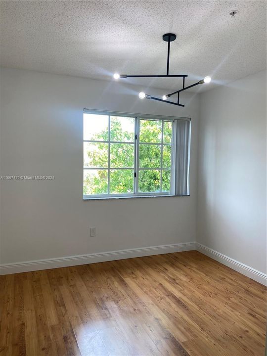 For Rent: $2,400 (3 beds, 2 baths, 1137 Square Feet)