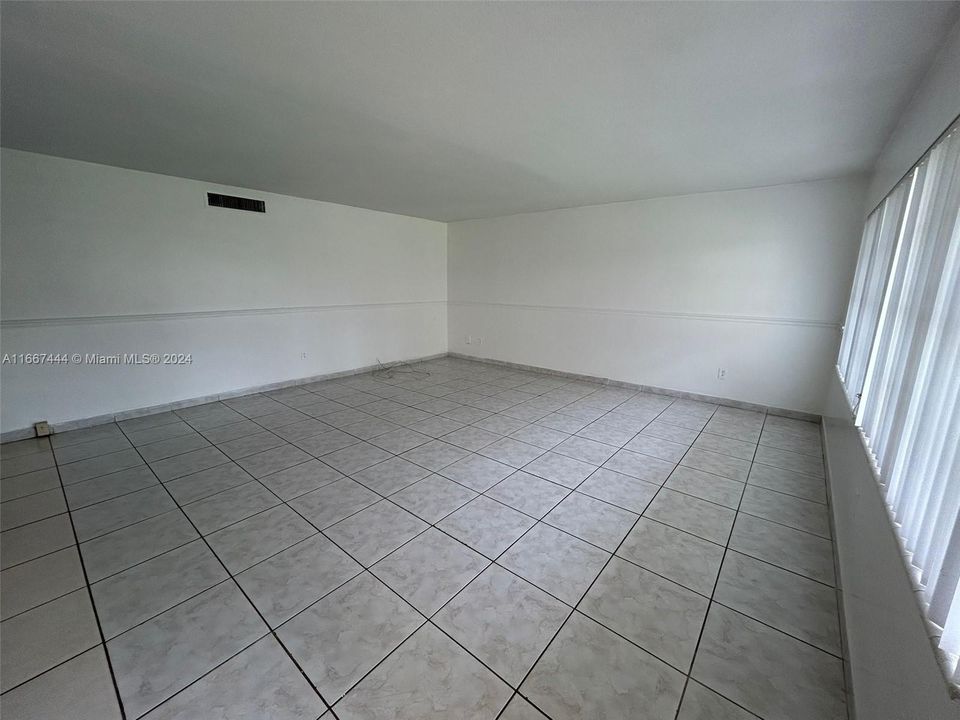 For Sale: $229,900 (2 beds, 2 baths, 1271 Square Feet)