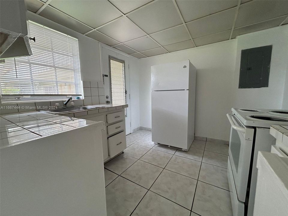 For Sale: $229,900 (2 beds, 2 baths, 1271 Square Feet)