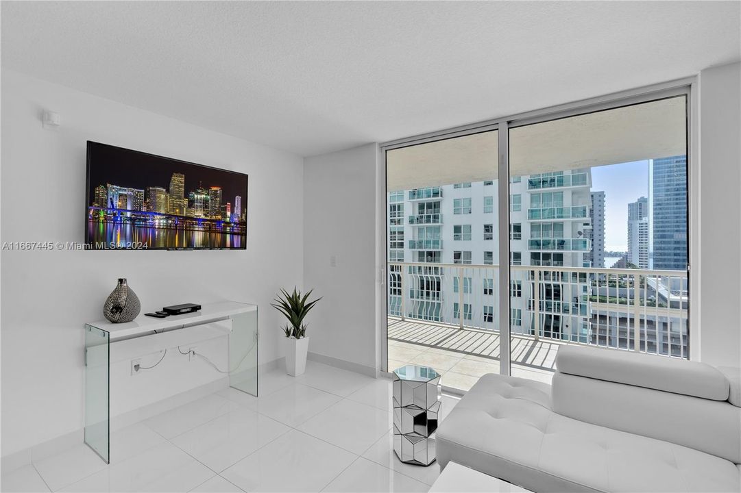 For Sale: $599,000 (1 beds, 1 baths, 836 Square Feet)