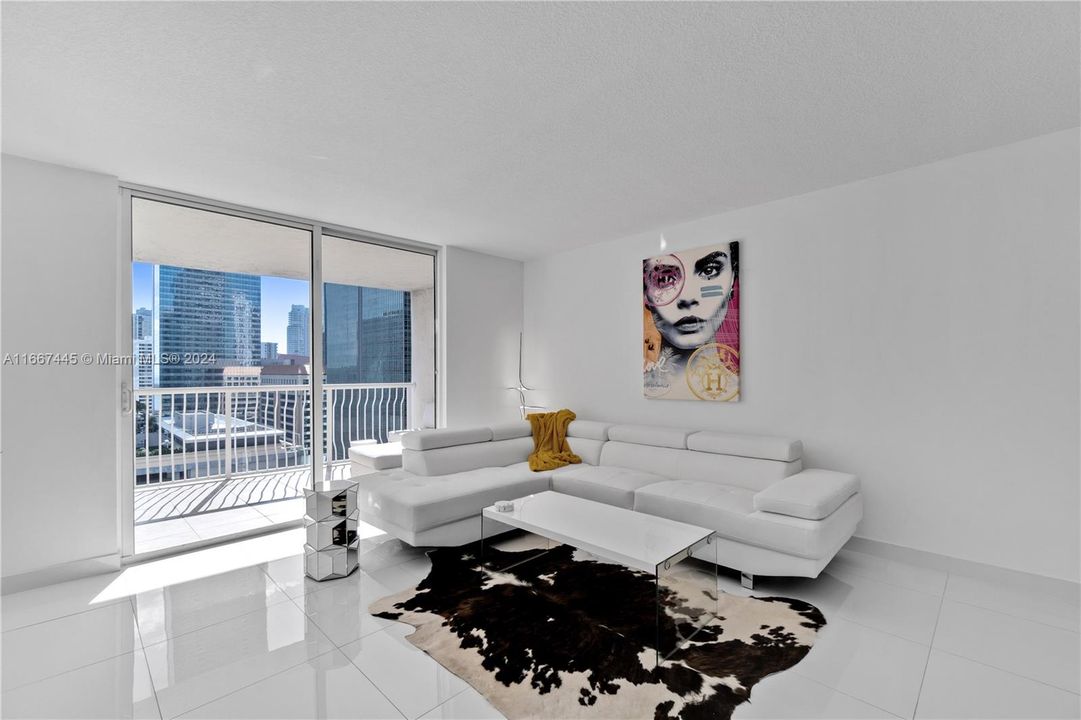 For Sale: $599,000 (1 beds, 1 baths, 836 Square Feet)