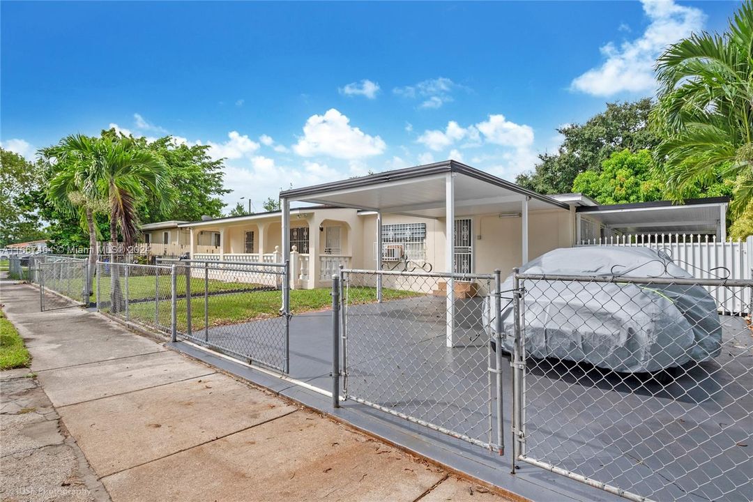 Active With Contract: $599,000 (4 beds, 2 baths, 1592 Square Feet)