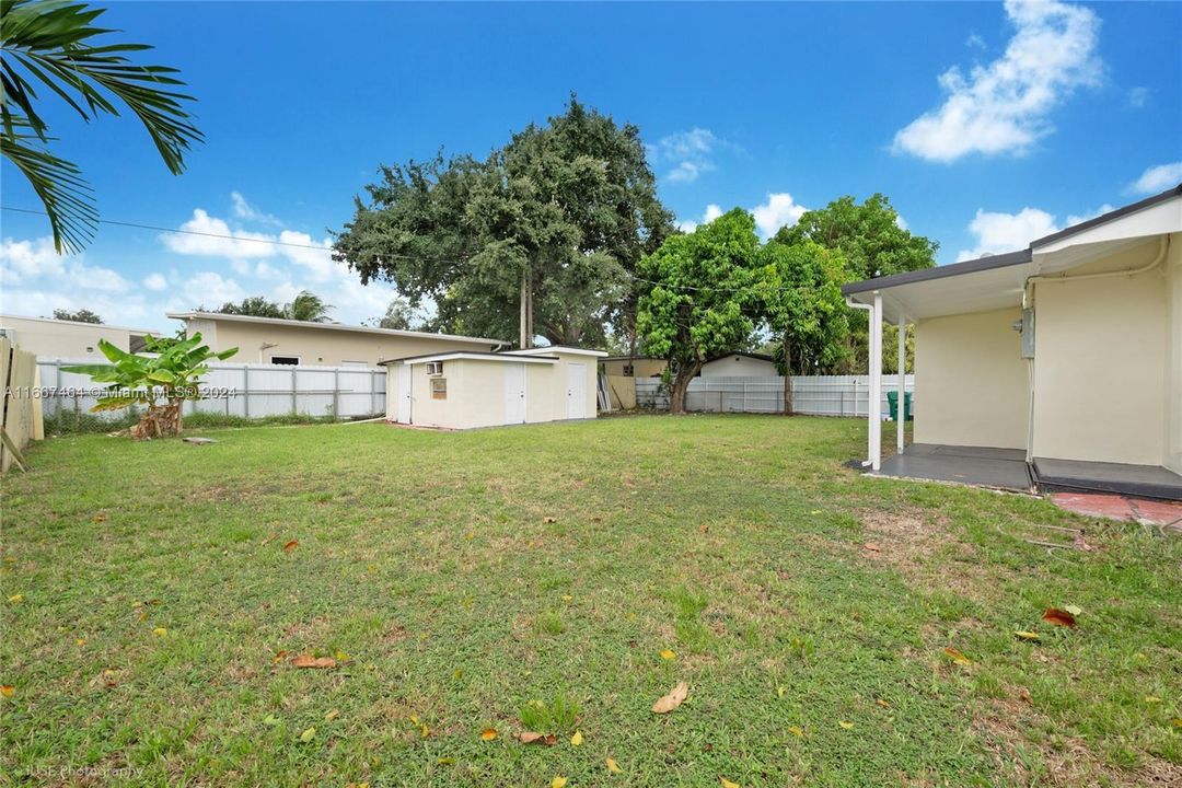 For Sale: $599,000 (4 beds, 2 baths, 1592 Square Feet)