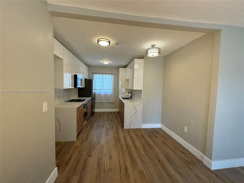 Recently Rented: $2,100 (1 beds, 1 baths, 577 Square Feet)