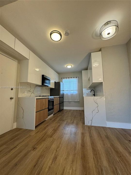 Recently Rented: $2,100 (1 beds, 1 baths, 577 Square Feet)