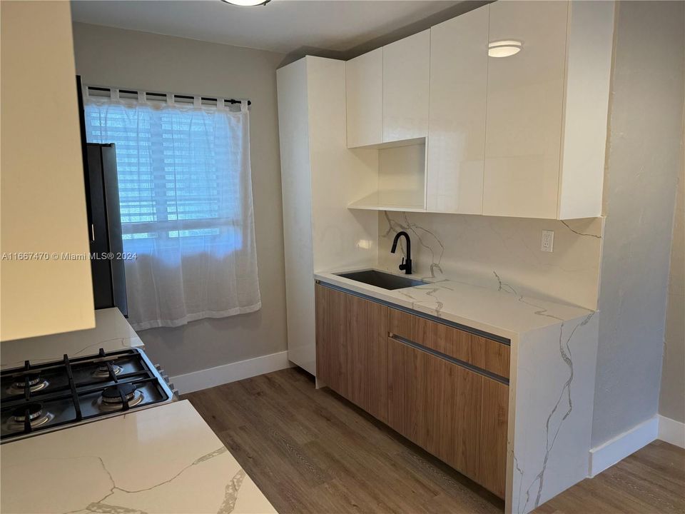 Recently Rented: $2,100 (1 beds, 1 baths, 577 Square Feet)