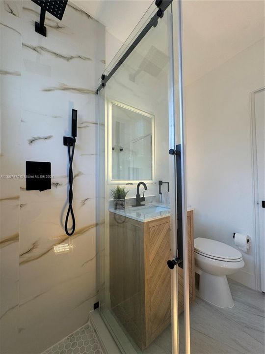 Recently Rented: $2,100 (1 beds, 1 baths, 577 Square Feet)