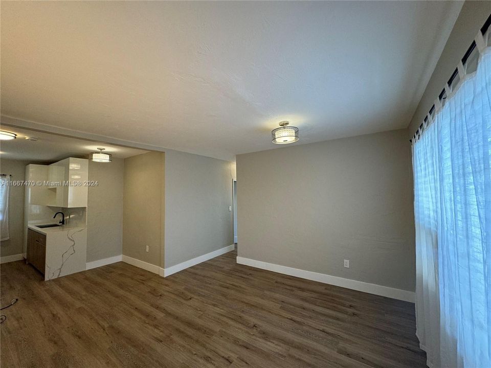 Recently Rented: $2,100 (1 beds, 1 baths, 577 Square Feet)