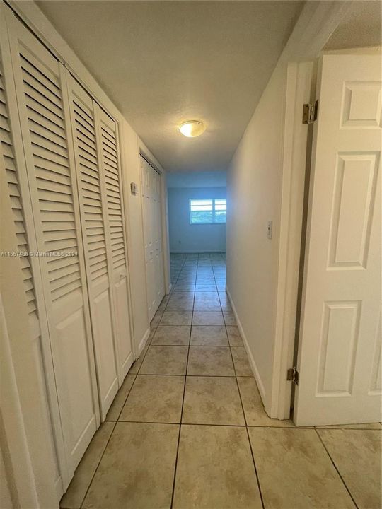 For Rent: $1,725 (1 beds, 1 baths, 720 Square Feet)