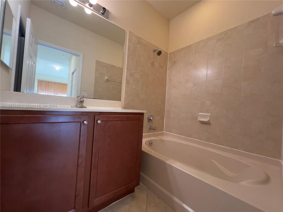 For Rent: $2,550 (2 beds, 2 baths, 1088 Square Feet)