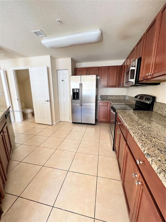 For Rent: $2,550 (2 beds, 2 baths, 1088 Square Feet)