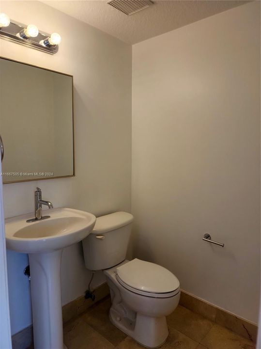 For Sale: $440,000 (1 beds, 1 baths, 758 Square Feet)