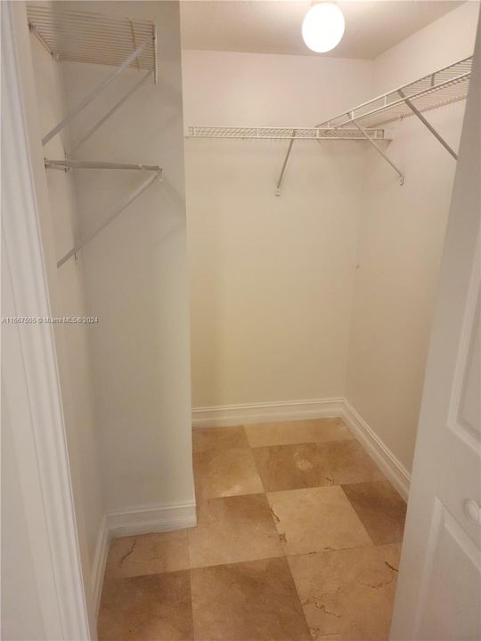 For Sale: $440,000 (1 beds, 1 baths, 758 Square Feet)