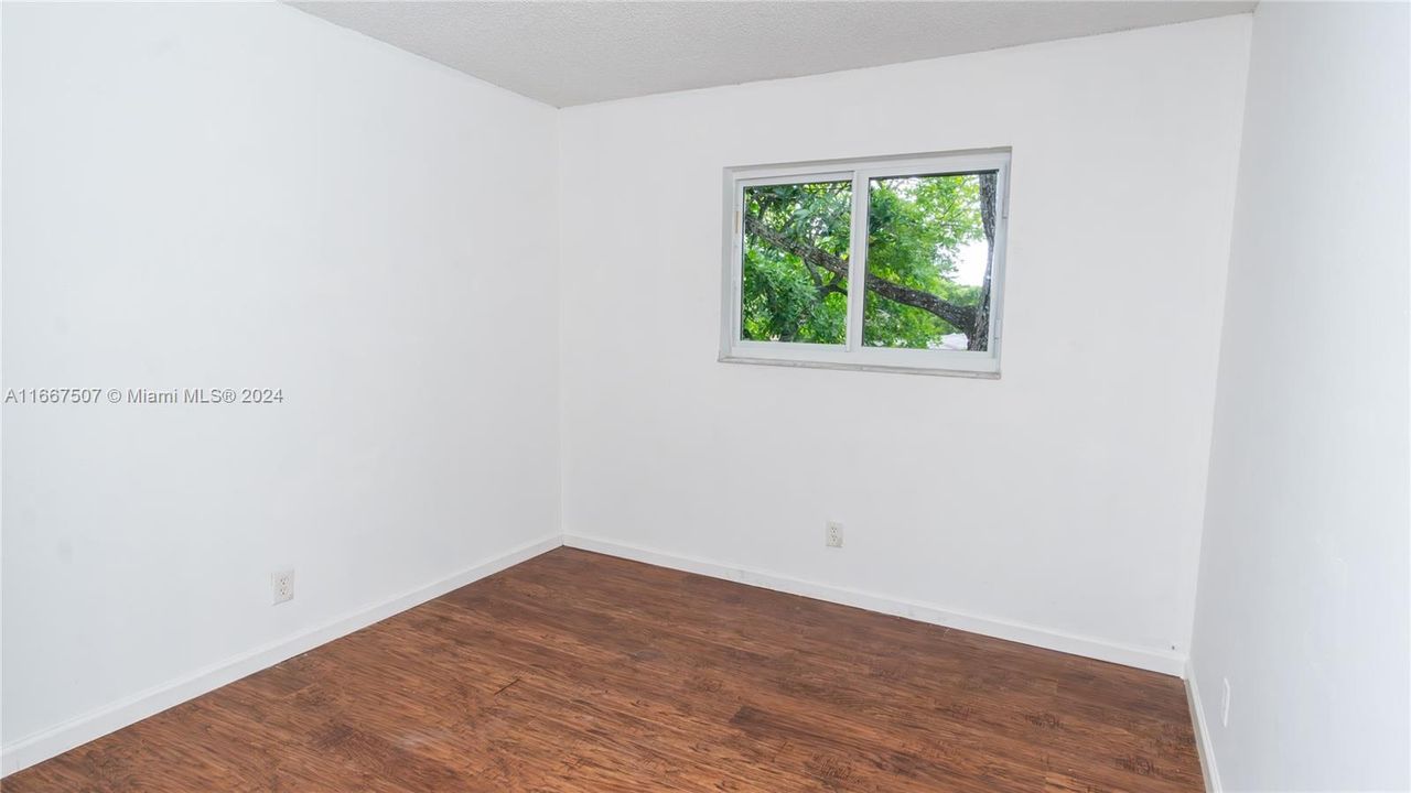 For Rent: $2,500 (3 beds, 2 baths, 1298 Square Feet)