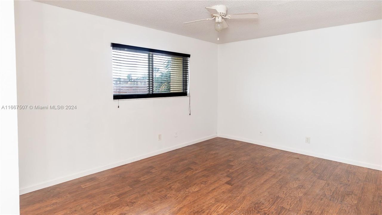 For Rent: $2,500 (3 beds, 2 baths, 1298 Square Feet)