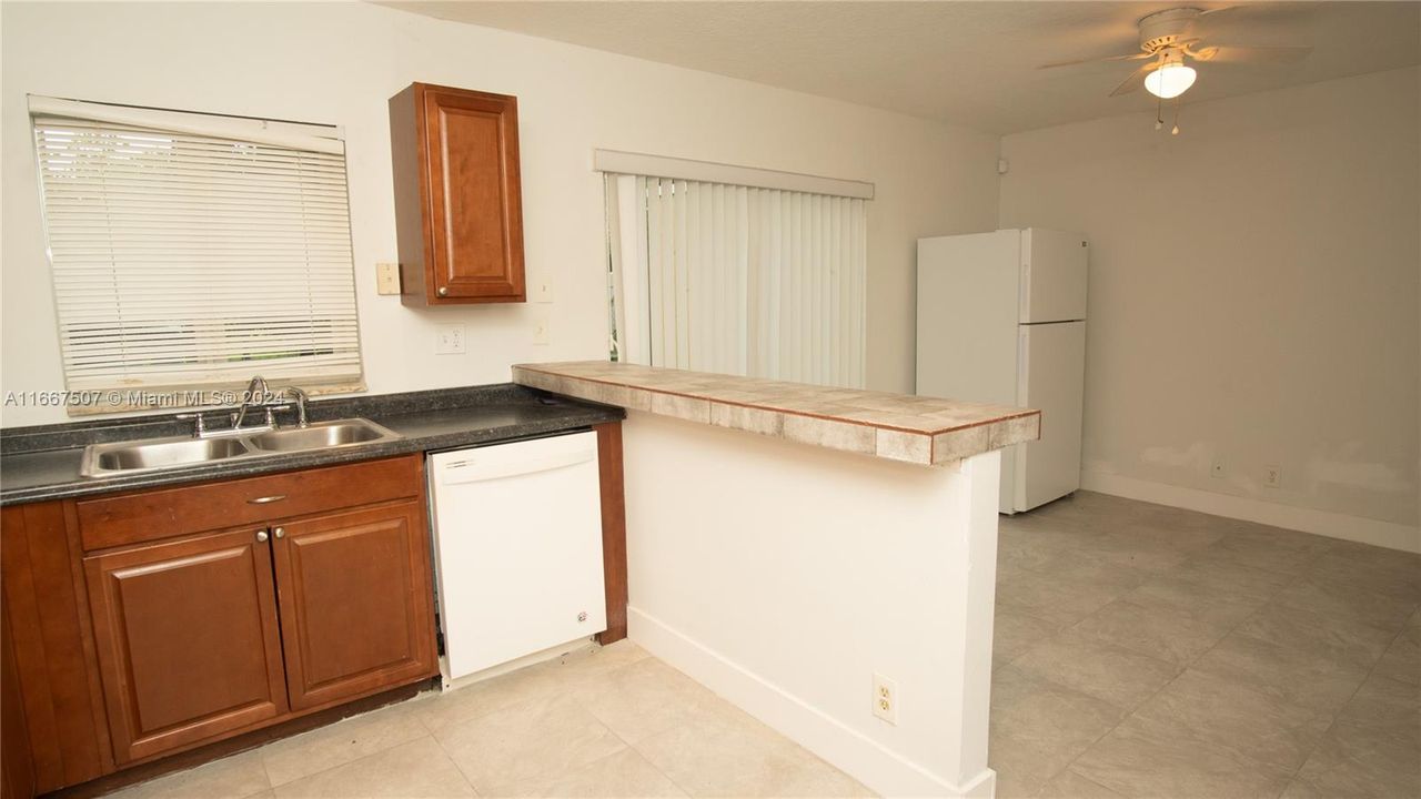 For Rent: $2,500 (3 beds, 2 baths, 1298 Square Feet)