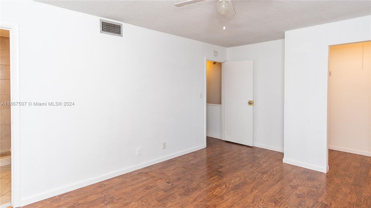 For Rent: $2,500 (3 beds, 2 baths, 1298 Square Feet)