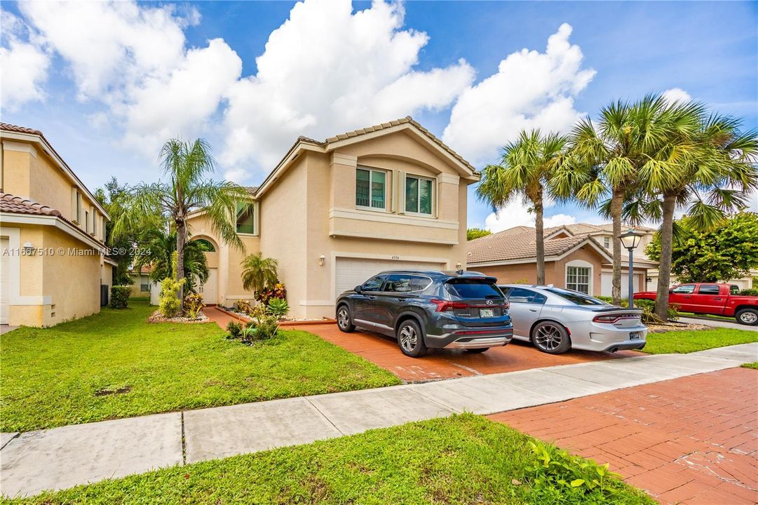 For Sale: $750,000 (4 beds, 2 baths, 2555 Square Feet)