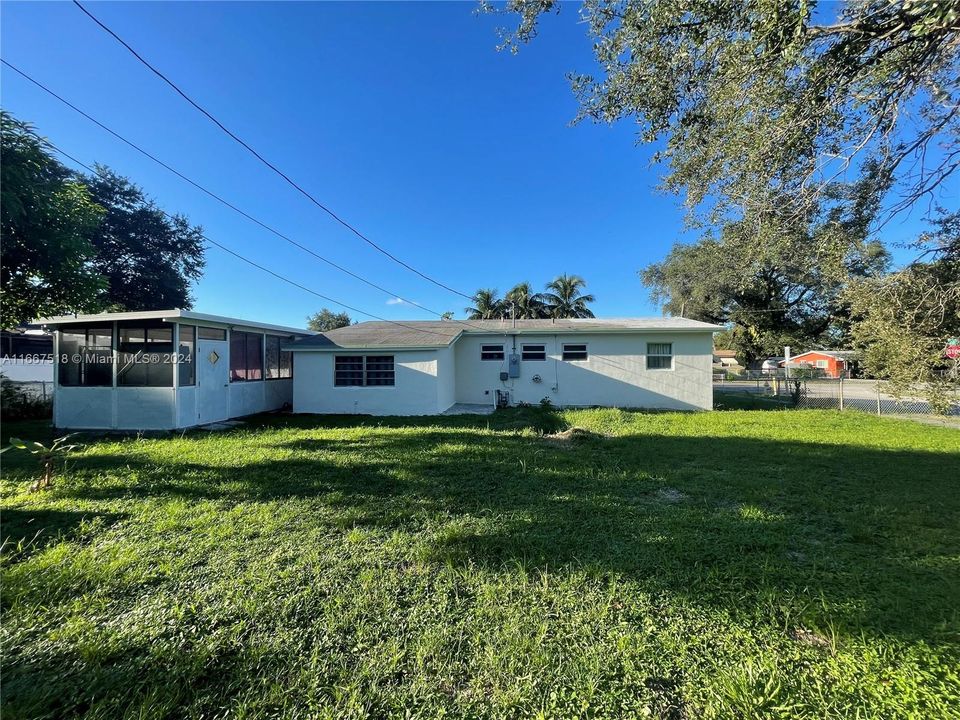 For Sale: $490,000 (3 beds, 2 baths, 1166 Square Feet)