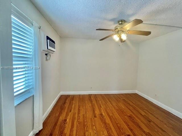 For Rent: $2,350 (2 beds, 1 baths, 850 Square Feet)