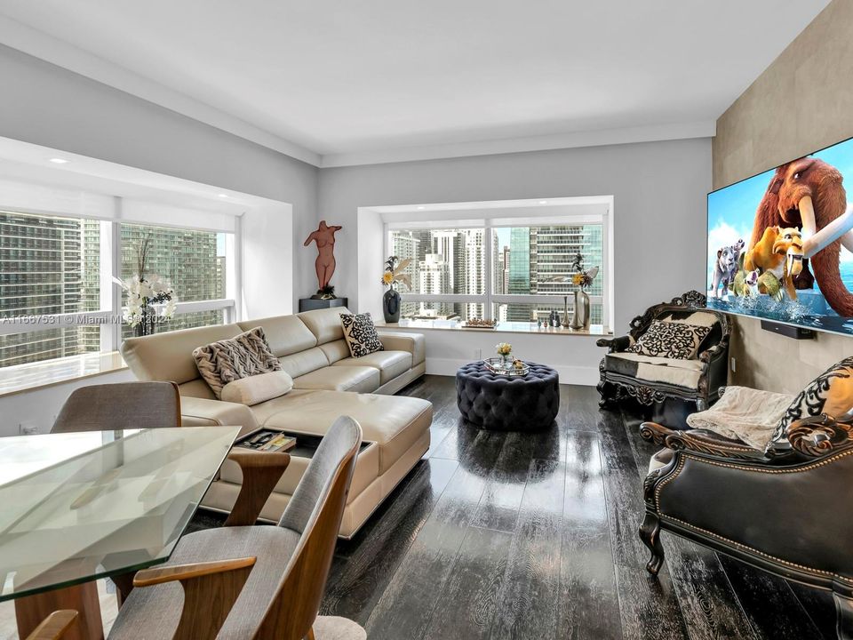 For Sale: $1,995,000 (2 beds, 2 baths, 1747 Square Feet)