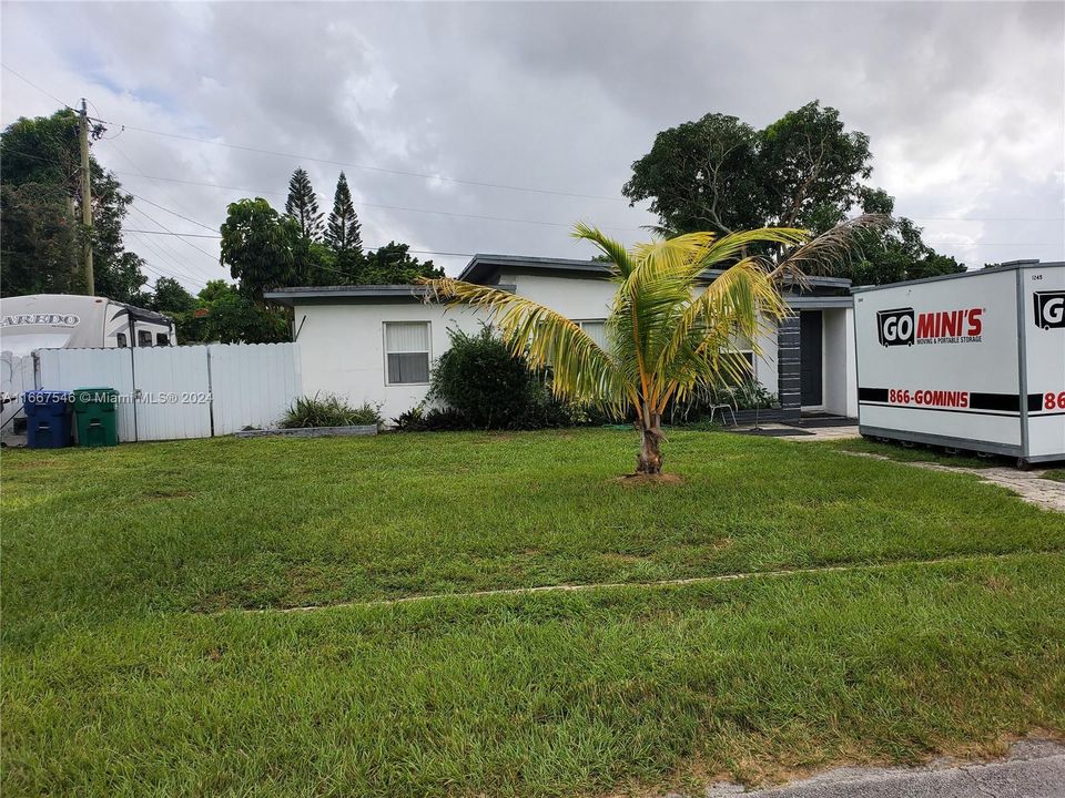 For Sale: $550,000 (3 beds, 2 baths, 1226 Square Feet)