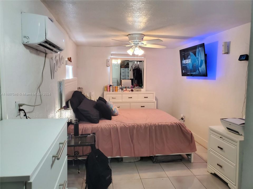 En Venta: $550,000 (3 camas, 2 baños, 1226 Pies cuadrados)