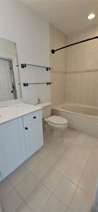 For Rent: $1,850 (1 beds, 1 baths, 746 Square Feet)