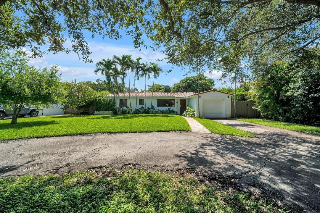 For Sale: $1,250,000 (3 beds, 2 baths, 1800 Square Feet)