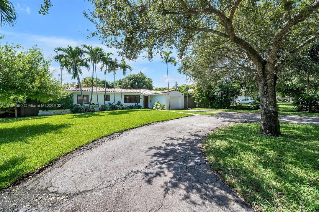 For Sale: $1,250,000 (3 beds, 2 baths, 1800 Square Feet)