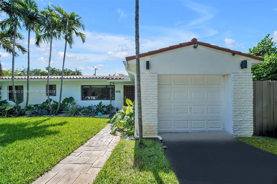 For Sale: $1,250,000 (3 beds, 2 baths, 1800 Square Feet)